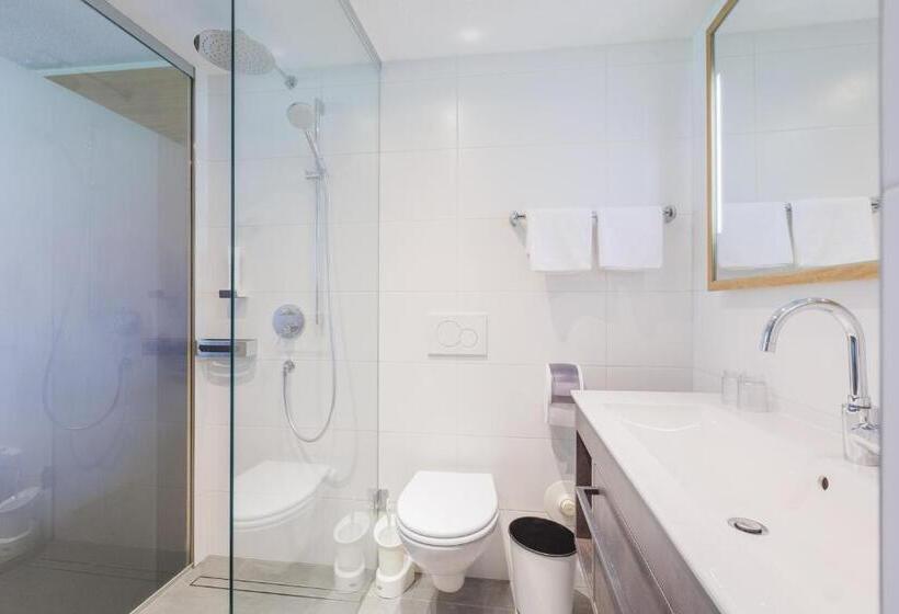 Номер Deluxe, Hin&weg Das Apart