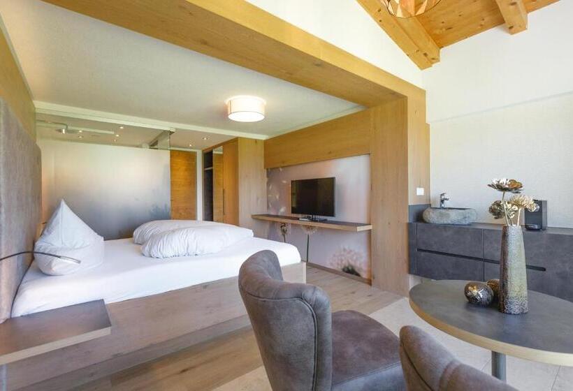 Номер Deluxe, Hin&weg Das Apart