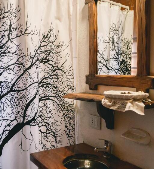 إستوديو قياسى مطلّ علي الحديقة, Hosteria Las Cartas