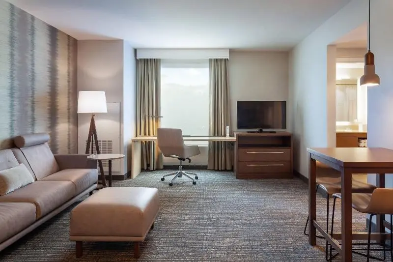 Suite King Bed
