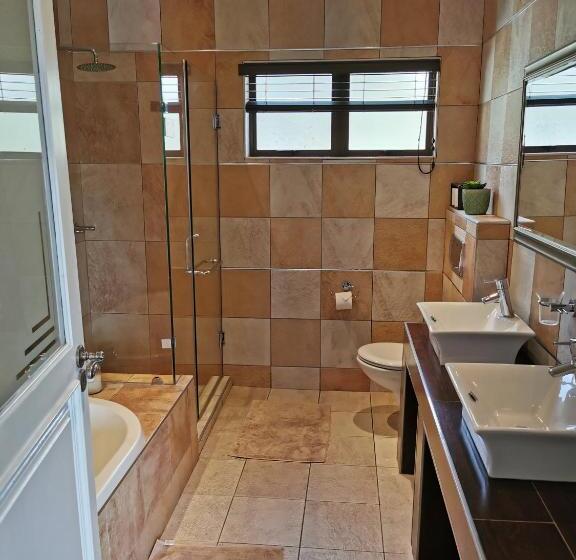 Номер Стандарт, The Hamptons Guest House