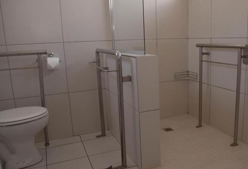 חדר משפחתי, Xaviera Guest House