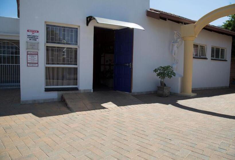 חדר משפחתי, Xaviera Guest House