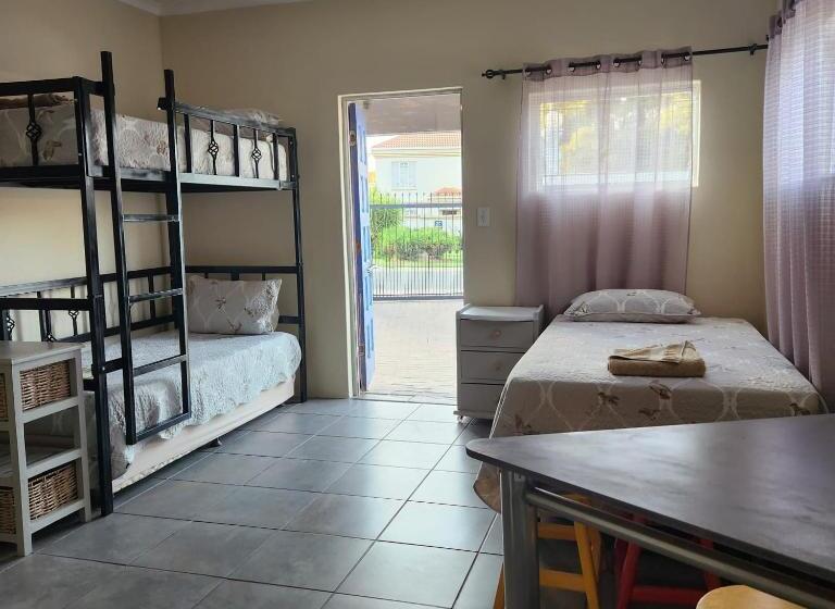 חדר משפחתי, Xaviera Guest House