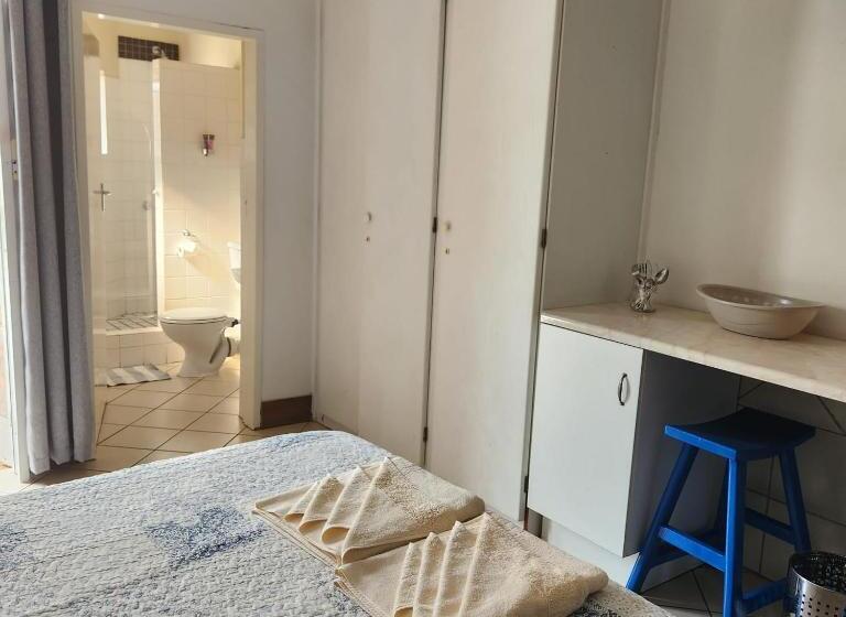 חדר משפחתי, Xaviera Guest House