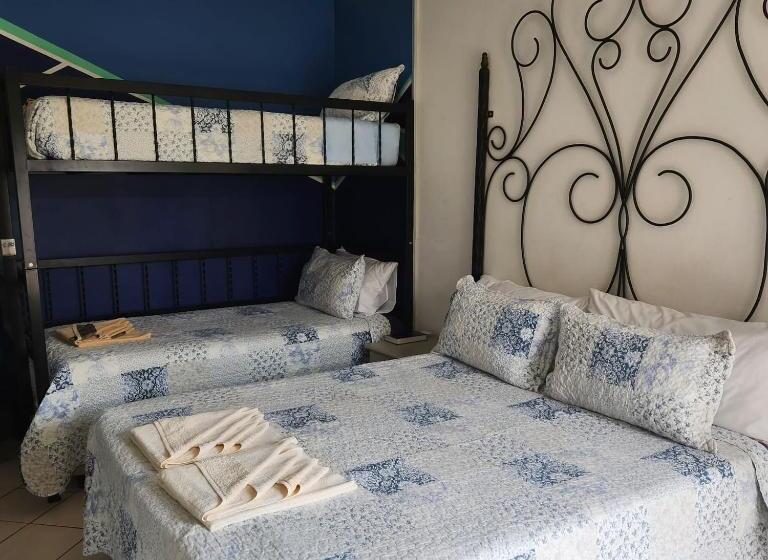 חדר משפחתי, Xaviera Guest House