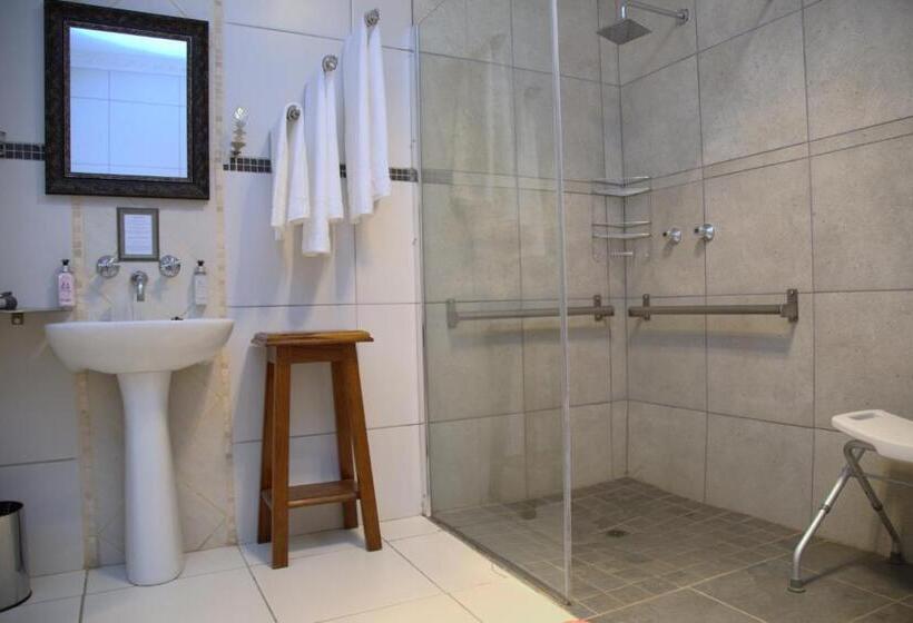 סוויטה, Xaviera Guest House