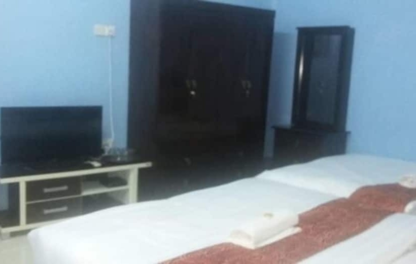 חדר משפחתי, Mawanza Motel