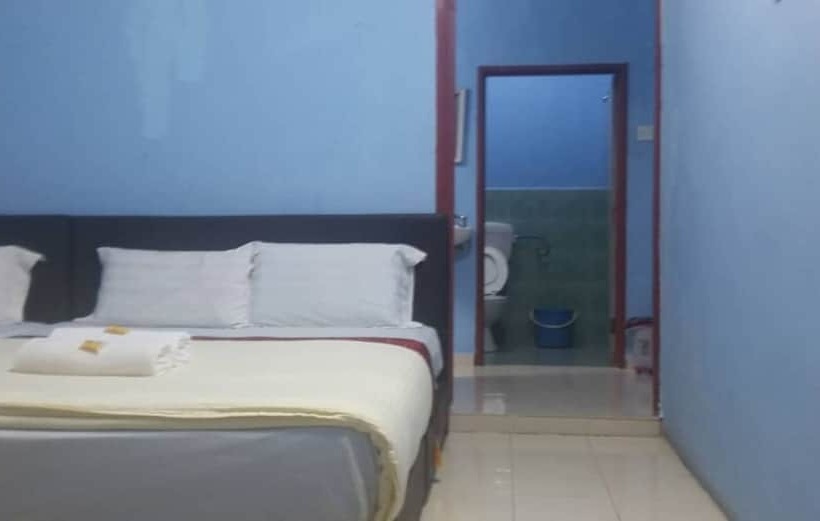 חדר משפחתי, Mawanza Motel