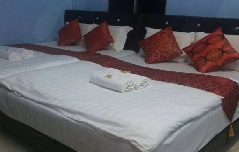 חדר משפחתי, Mawanza Motel