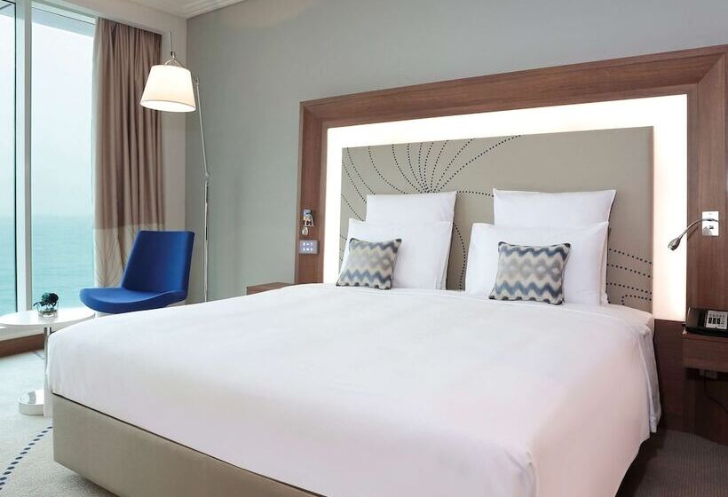 اتاق سوپریور با چشم‌انداز استخر, Novotel Jazan