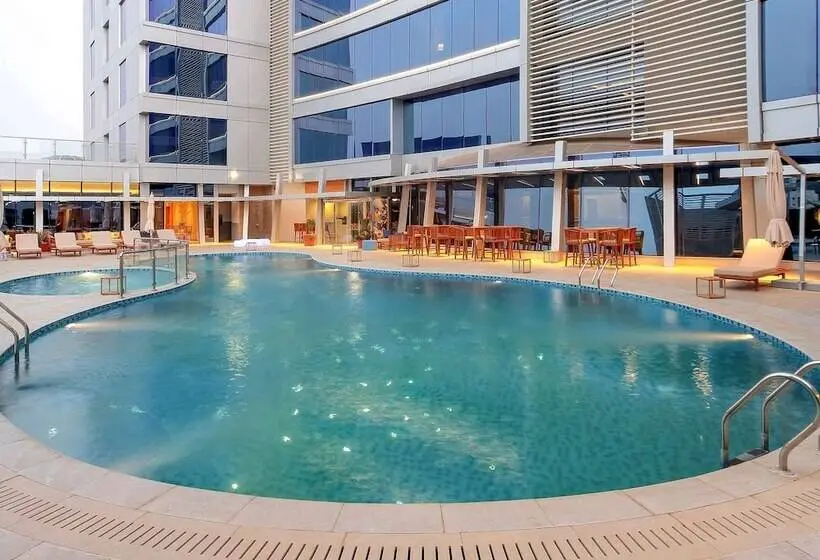 اتاق سوپریور با چشمانداز استخر, Novotel Jazan