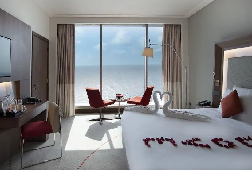 اتاق استاندارد با چشمانداز استخر, Novotel Jazan