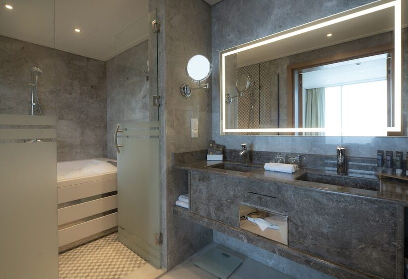 Superior suite with pool view, Novotel Jazan