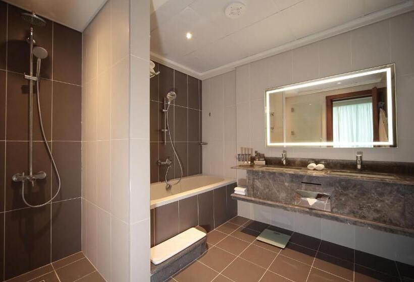 Superior suite with pool view, Novotel Jazan