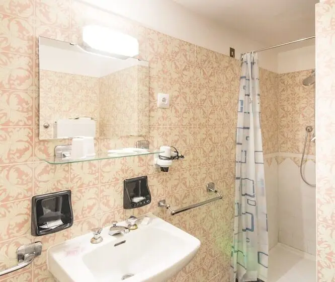 اتاق استاندارد چهار تخته, Royal Hotel Il Pirata Paolino