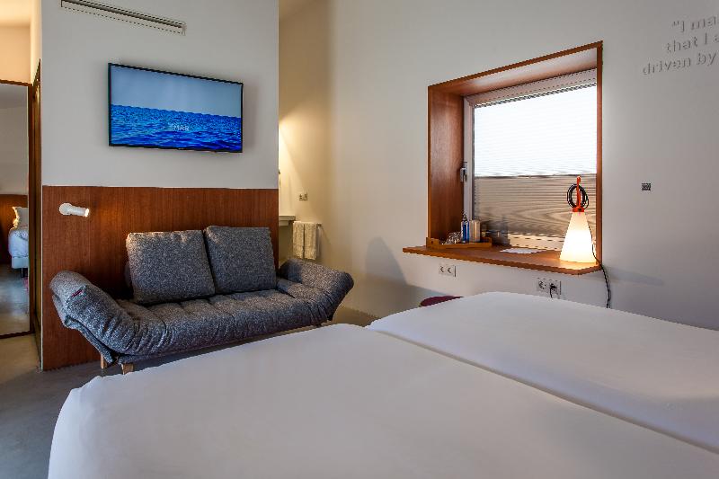 スタンダードルーム, Bela Fisterra