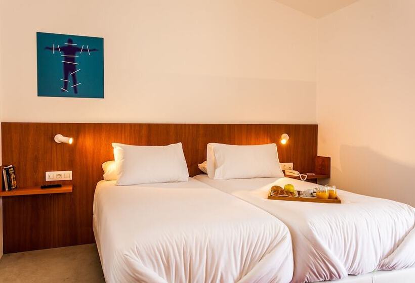 スタンダードルーム, Bela Fisterra