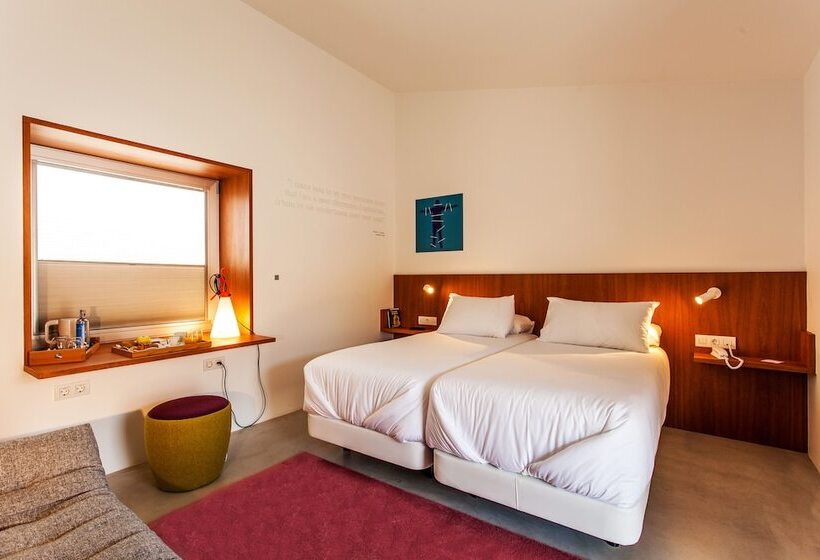 スタンダードルーム, Bela Fisterra