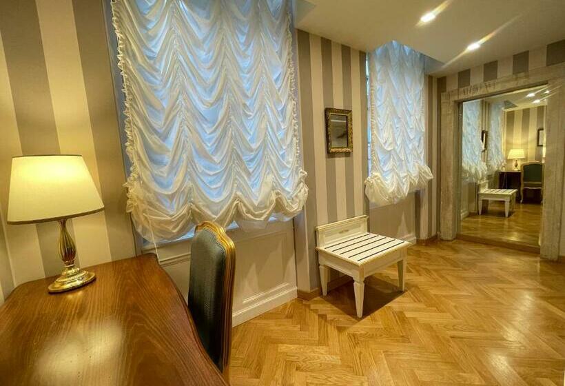 سوییت اجرایی, Palazzo Monga Boutique Guesthouse