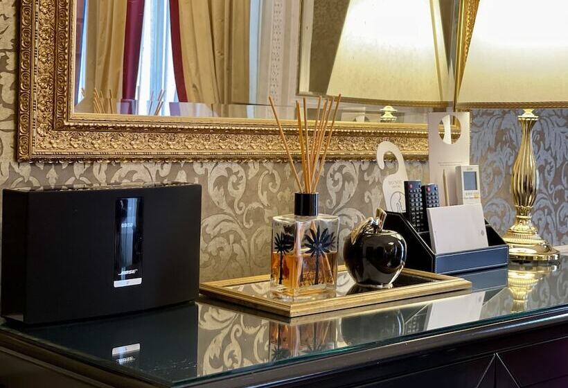 سوئیت رویال, Palazzo Monga Boutique Guesthouse