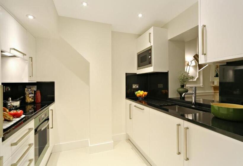 豪华工作室, Queensgate Court