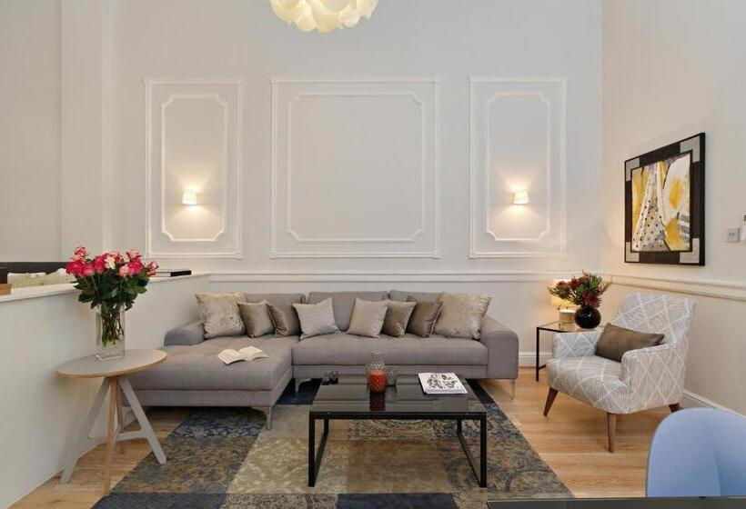 豪华工作室, Queensgate Court