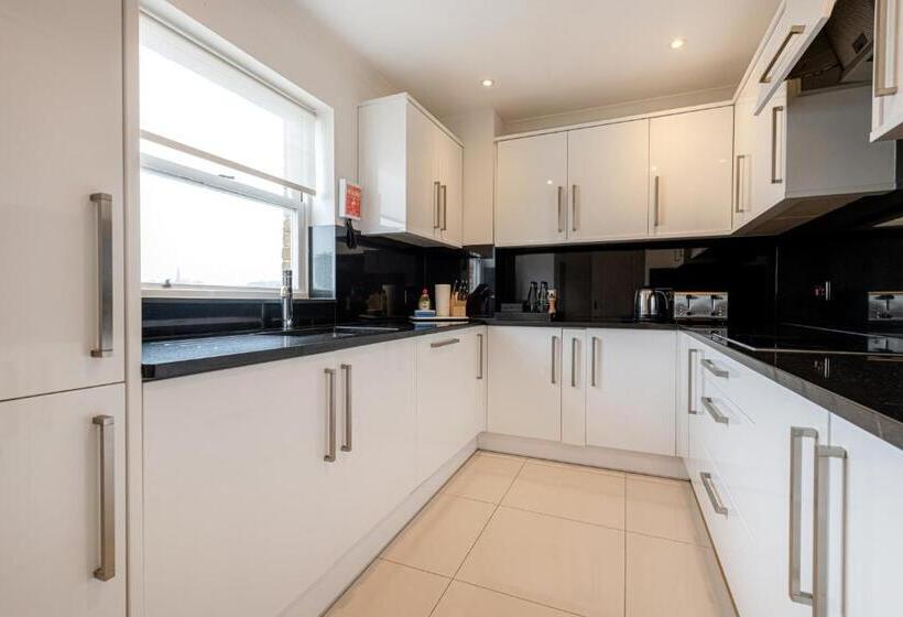 豪华两卧室公寓, Queensgate Court