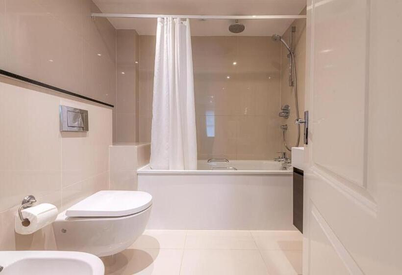 豪华两卧室公寓, Queensgate Court