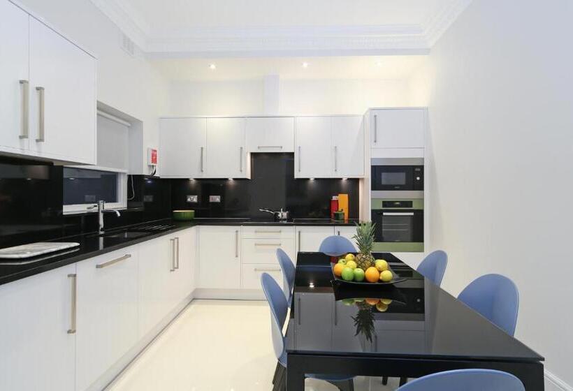 Апартаменты 3 Спальни, Queensgate Court