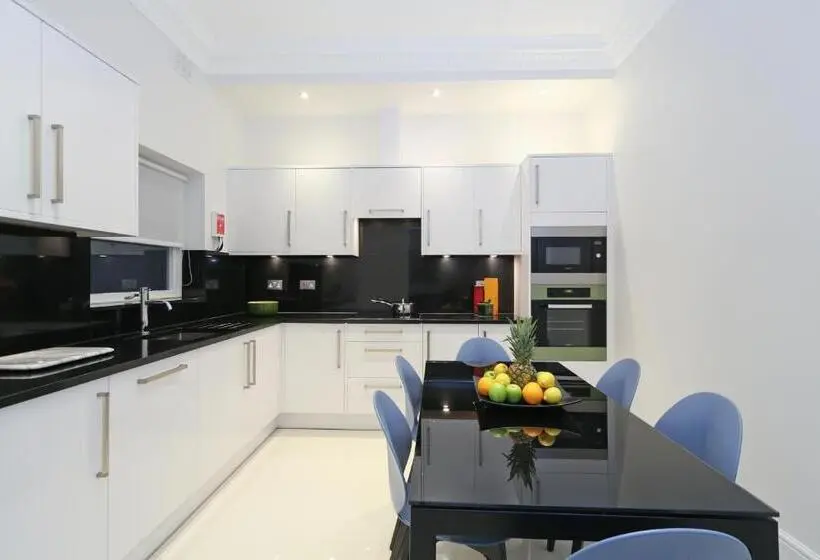 آپارتمان 3 خوابه, Queensgate Court
