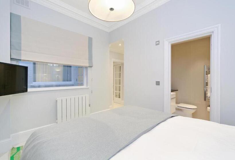 带3个卧室的公寓, Queensgate Court