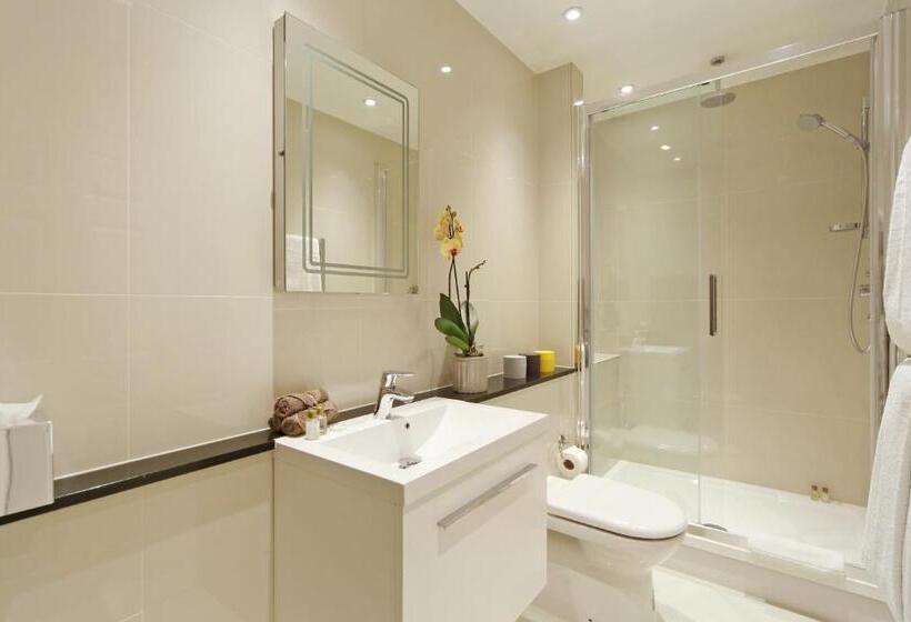 带3个卧室的公寓, Queensgate Court