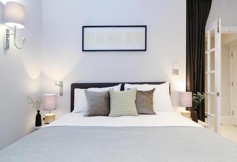 带3个卧室的公寓, Queensgate Court