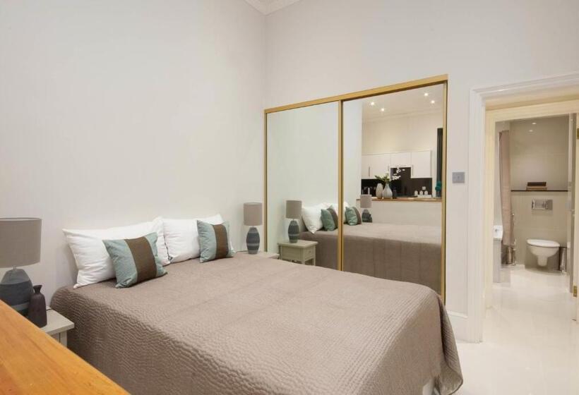 标准工作室, Queensgate Court