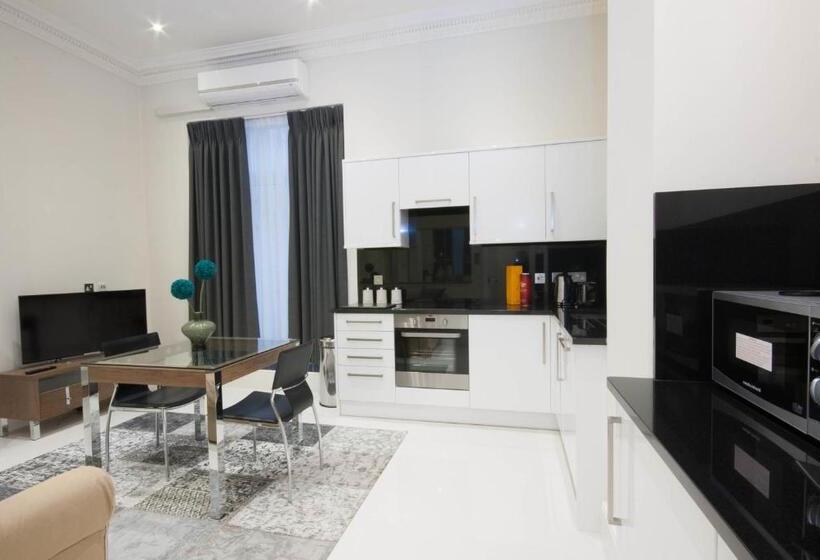 标准工作室, Queensgate Court