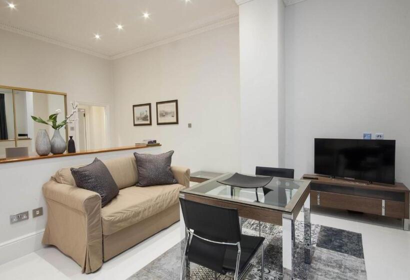 标准工作室, Queensgate Court