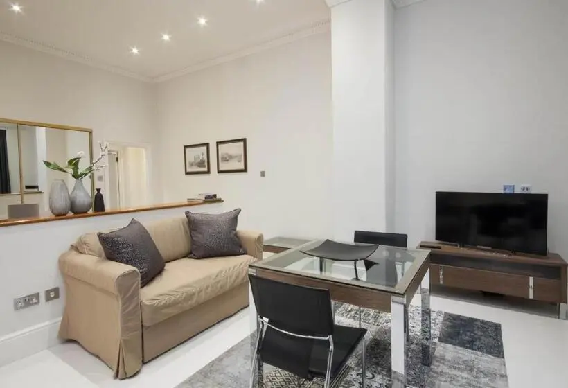 استودیوی استاندارد, Queensgate Court