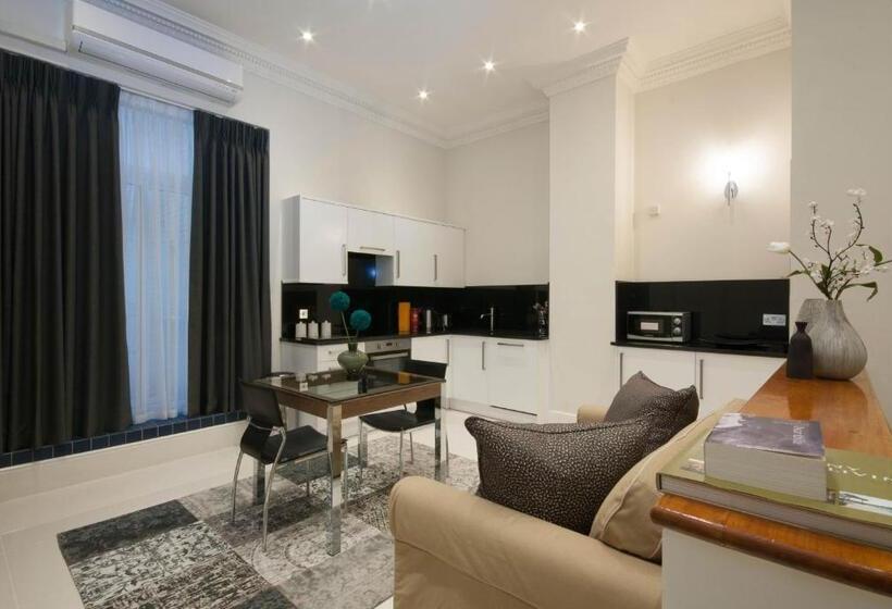 标准工作室, Queensgate Court