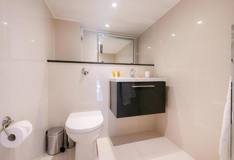 高级工作室, Queensgate Court