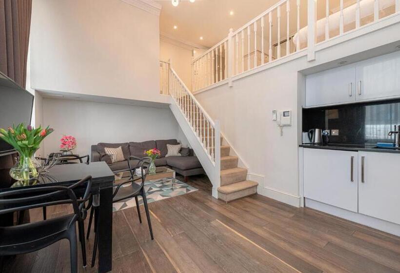 Студия Superior, Queensgate Court