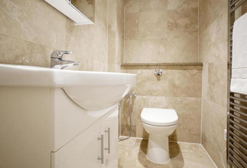 带3个卧室的豪华公寓, Queensgate Court