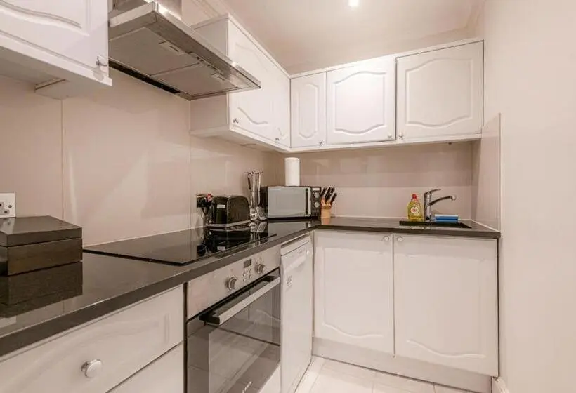آپارتمان سوپریور 1 خوابه, Queensgate Court