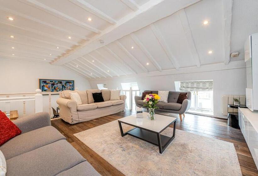 带2个卧室的高级公寓, Queensgate Court