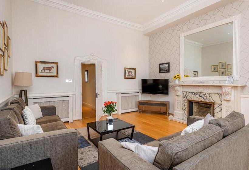 Апартаменты Deluxe 2 Спальни, Queensgate Court