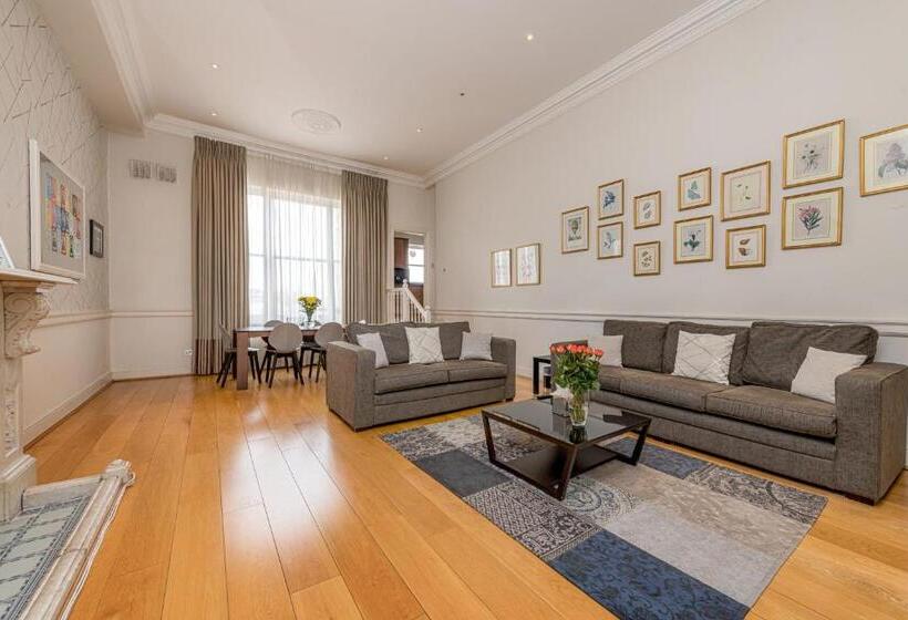 豪华两卧室公寓, Queensgate Court