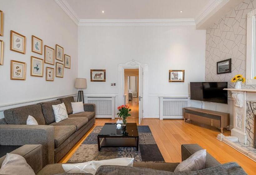 Апартаменты Deluxe 2 Спальни, Queensgate Court