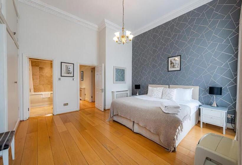 豪华两卧室公寓, Queensgate Court