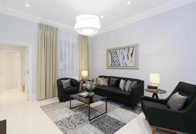 带3个卧室的公寓, Queensgate Court