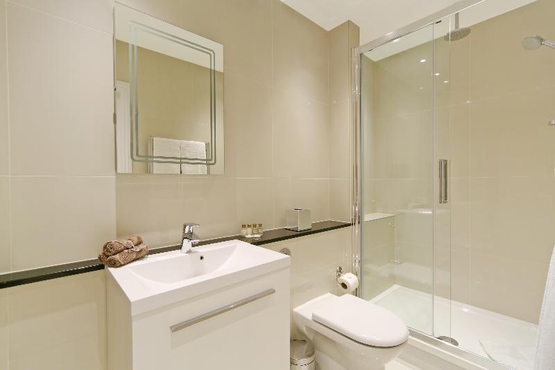 带3个卧室的公寓, Queensgate Court